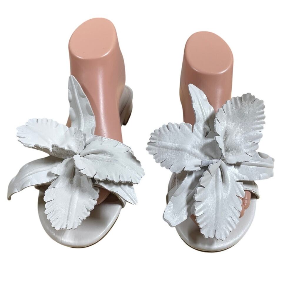 Cecelia New York EUC Lila Slide Sandal White Size 6.5 Oversized Flower Leather